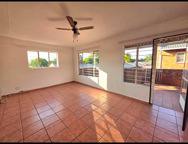 1 BEDROOM APARTMENT FOR SALE IN FREEWAY PARK